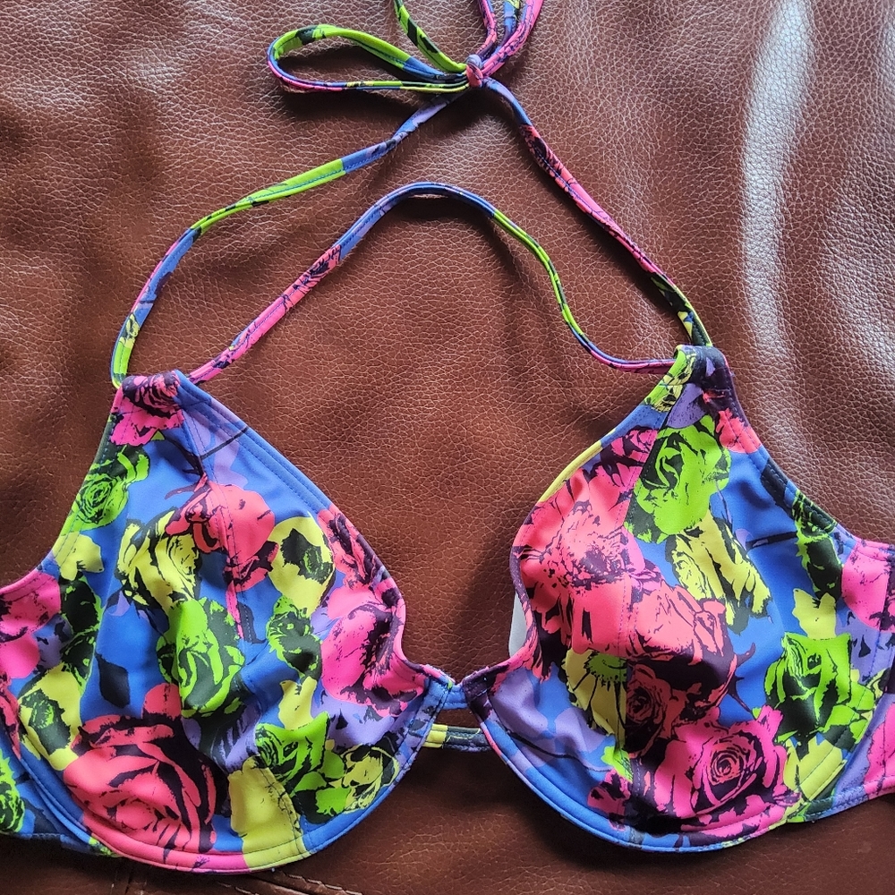 Halter bikini top